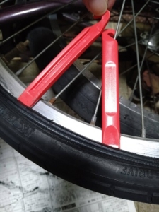 自転車のパンク修理セット裏面に説明書の画像
